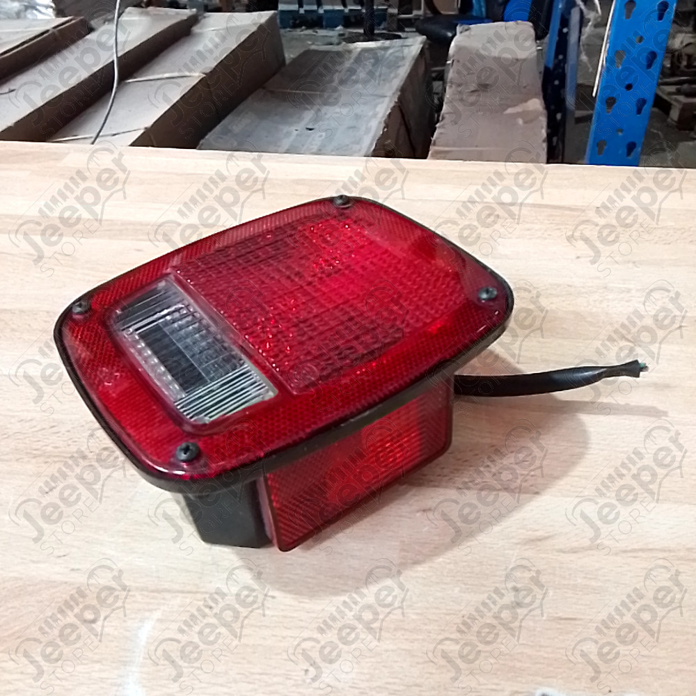 Occasion : Feu arrière gauche modèle US pour Jeep CJ7, CJ8, YJ, TJ