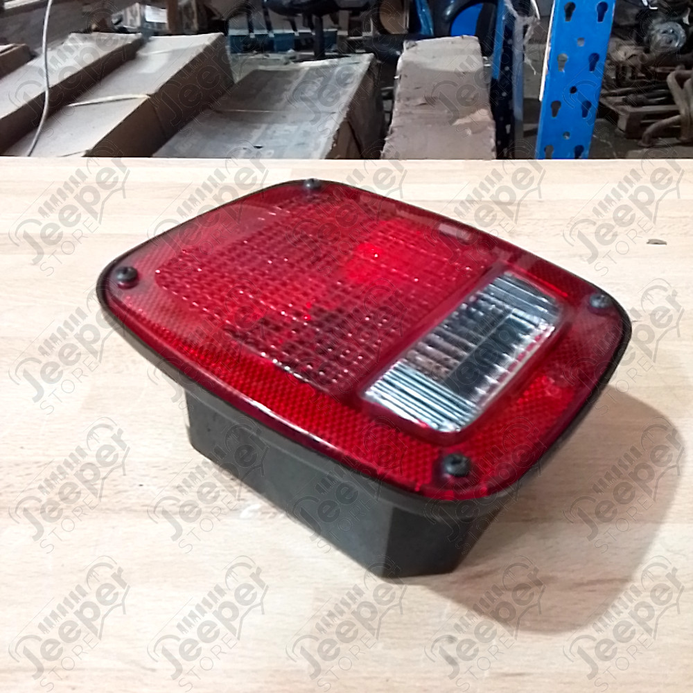 Occasion : Feu arrière gauche modèle US pour Jeep CJ7, CJ8, YJ, TJ