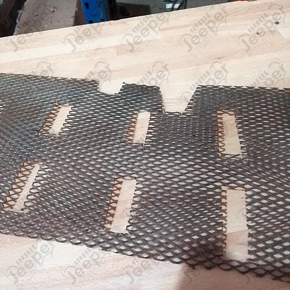 Occasion : Grille pour calandre (produit pas d'origine) pour Jeep Grand Cherokee WJ, WG