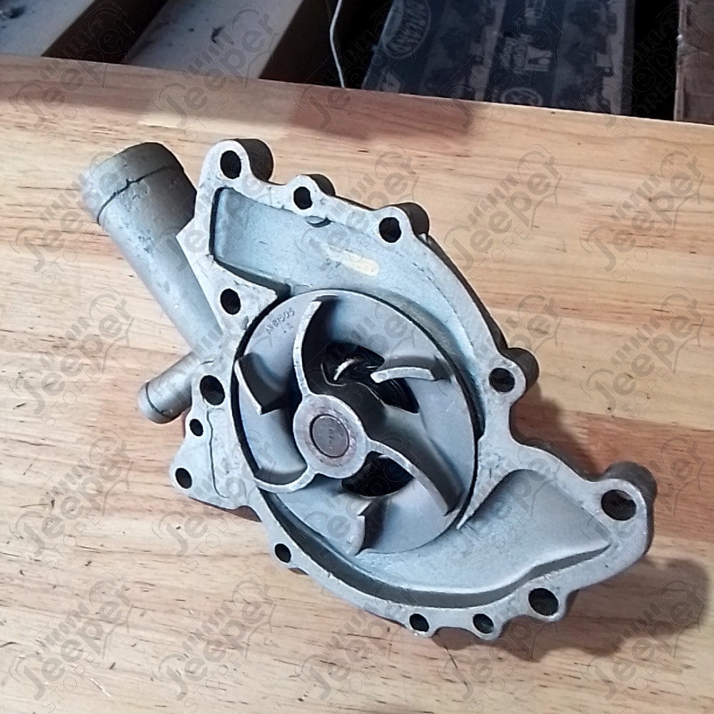 Occasion : Pompe à eau pour Jeep WJT, C101, CJ5, CJ7, CJ8