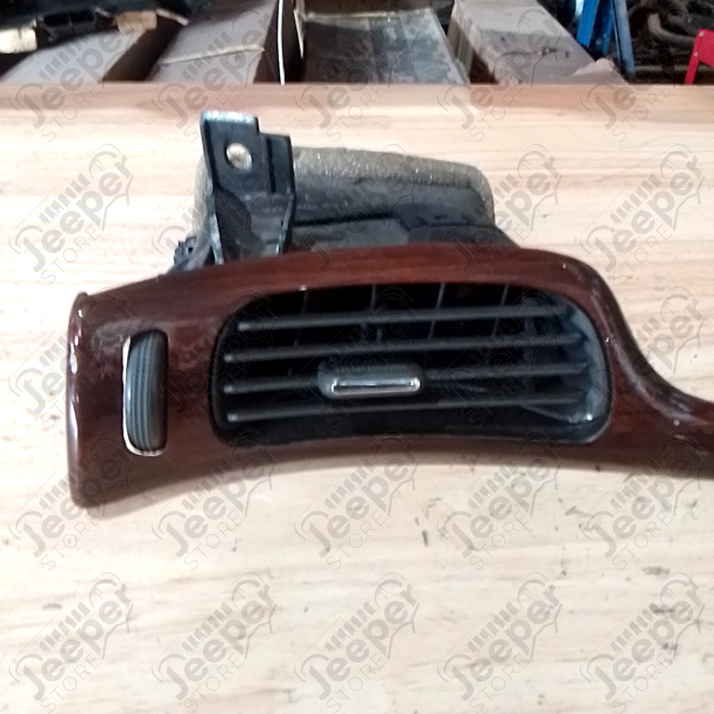 Occasion : Grille ventilation côté conducteur pour Cadillac Seville STS 4.6L V8 - 32 soupapes - 4 portes - Boite automatique 4 rapports