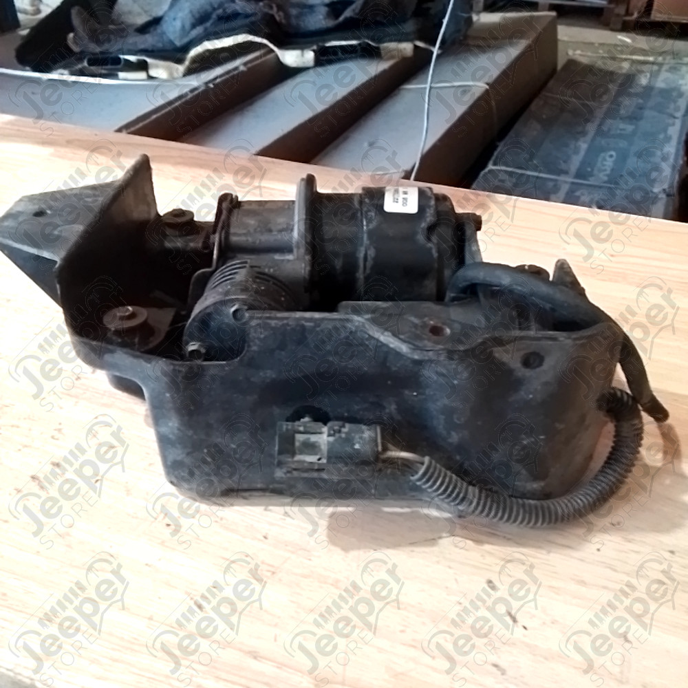 Occasion : Pompe de compresseur de suspension pneumatique arrière + support pour Cadillac Seville STS 4.6L V8 - 32 soupapes - 4 portes - Boite automatique 4 rapports