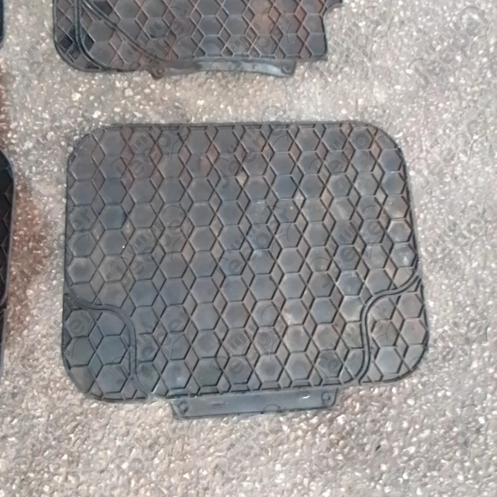 Occasion : Lot de 4 tapis caoutchouc pour Jeep Grand Cherokee WJ, WG