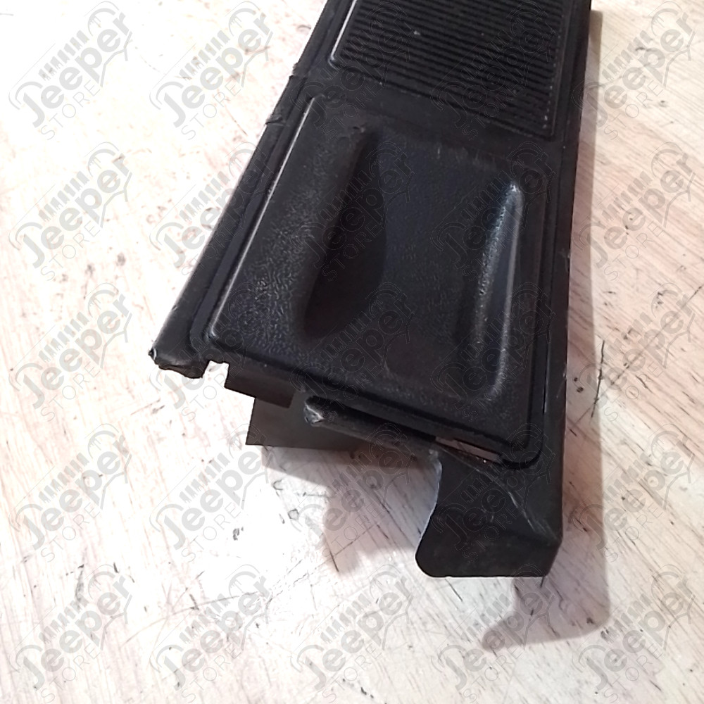 Occasion : Plastique sous tableau de bord pour Cadillac Seville STS 4.6L V8 - 32 soupapes - 4 portes - Boite automatique 4 rapports