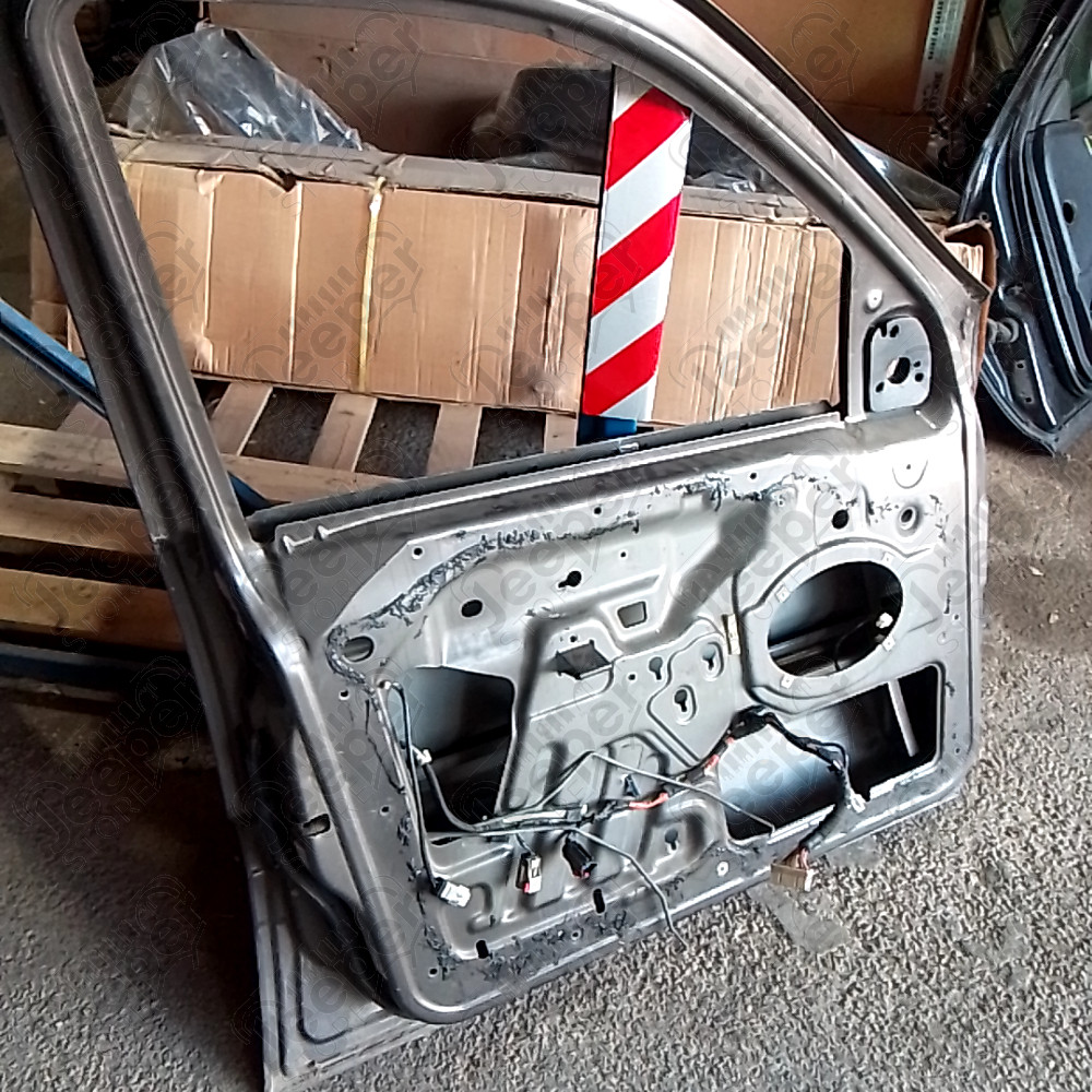 Occasion : Porte avant gauche grise pour Jeep Grand Cherokee WJ, WG