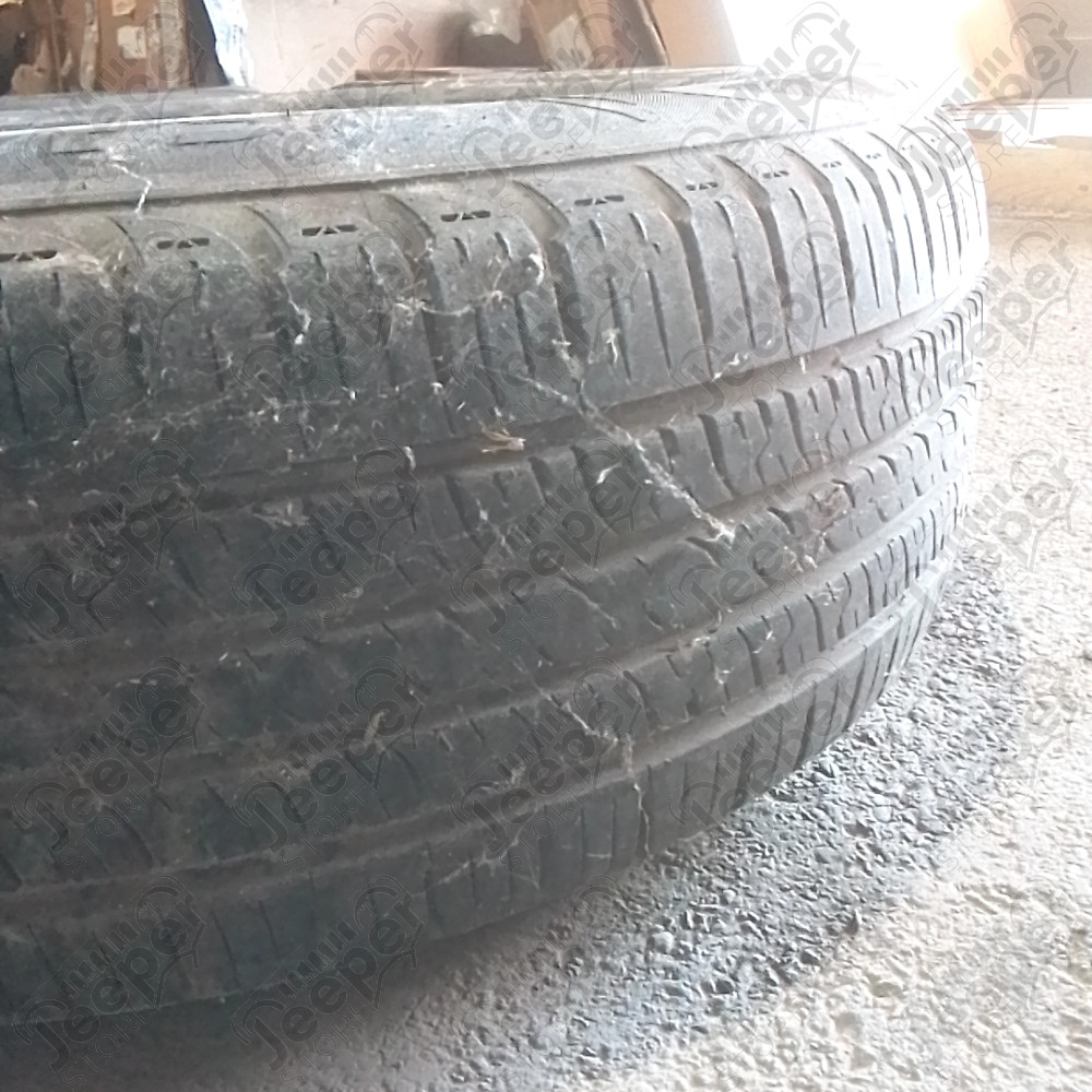 Occasion : Lot de 4 roues (jantes d'origine) + pneus GREMAX Capturar CH3 en 235/65R17 pour Jeep Grand Cherokee WJ, WG