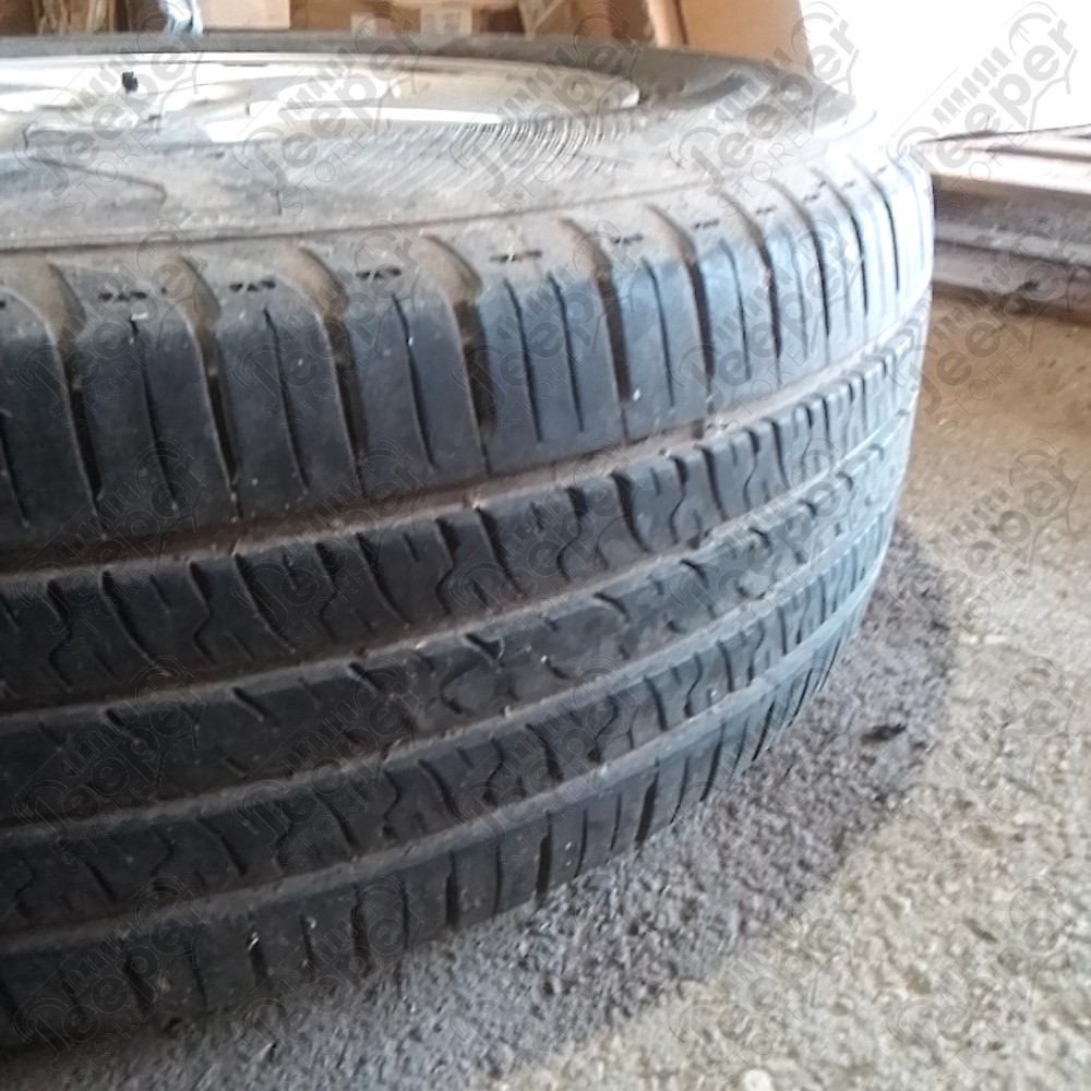 Occasion : Lot de 4 roues (jantes d'origine) + pneus GREMAX Capturar CH3 en 235/65R17 pour Jeep Grand Cherokee WJ, WG