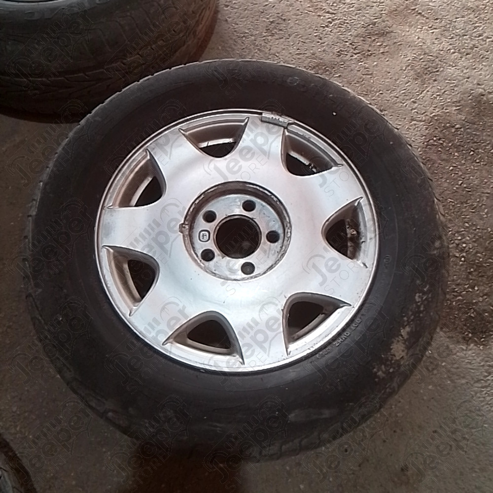 Occasion : Lot de 4 roues (jante d'origine) + 2 pneus VREDESTEIN et 2 pneus GENERAL en 235/60ZR16 pour Cadillac Seville STS 4.6L V8 - 32 soupapes - 4 portes - Boite automatique 4 rapports