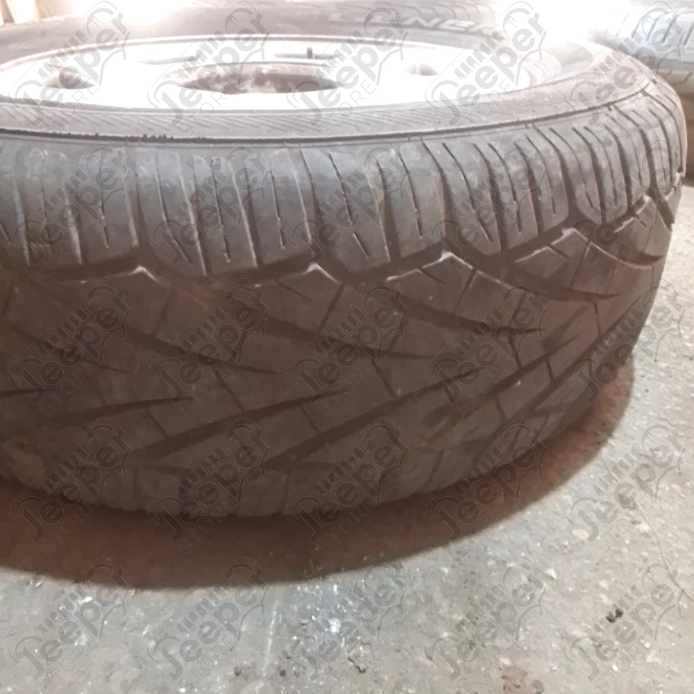 Occasion : Lot de 4 roues (jante d'origine) + 2 pneus VREDESTEIN et 2 pneus GENERAL en 235/60ZR16 pour Cadillac Seville STS 4.6L V8 - 32 soupapes - 4 portes - Boite automatique 4 rapports