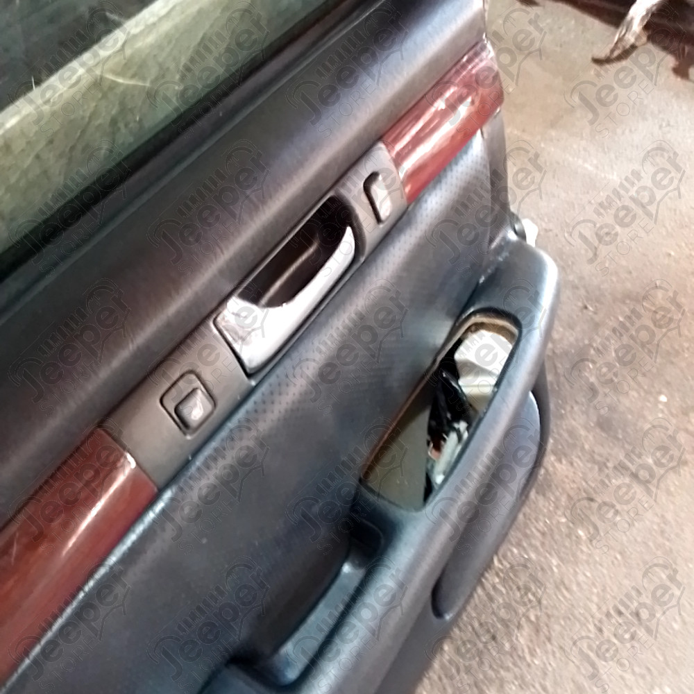 Occasion : Porte arrière gauche noire pour Cadillac Seville STS 4.6L V8 - 32 soupapes - 4 portes - Boite automatique 4 rapports