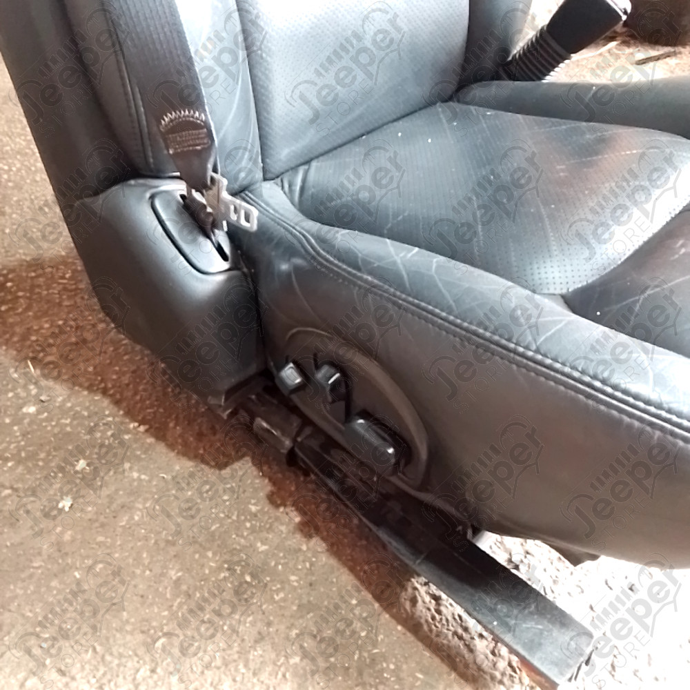 Occasion : Siège avant droit en cuir noir réglable électriquement pour Cadillac Seville STS 4.6L V8 - 32 soupapes - 4 portes - Boite automatique 4 rapports