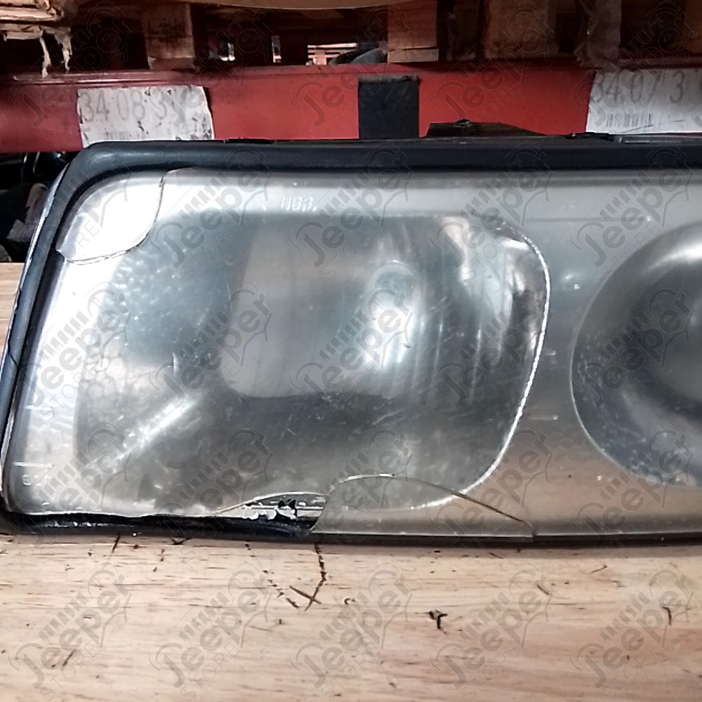 Occasion : Phare avant gauche (endommagé) pour Cadillac Seville STS 4.6L V8 - 32 soupapes - 4 portes - Boite automatique 4 rapports