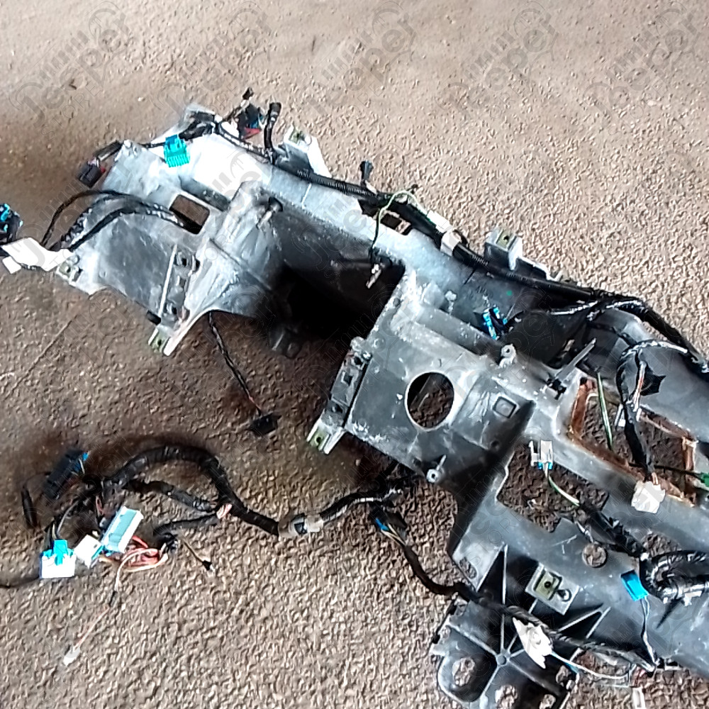 Occasion : Armature de tableau de bord pour Cadillac Seville STS 4.6L V8 - 32 soupapes - 4 portes - Boite automatique 4 rapports