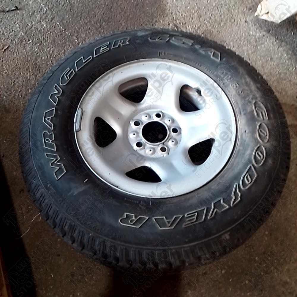 Occasion : Roue avec jante acier d'origine + pneu GOODYEAR Wrangler GS. A en 225/75R15 pour Jeep YJ, TJ, XJ