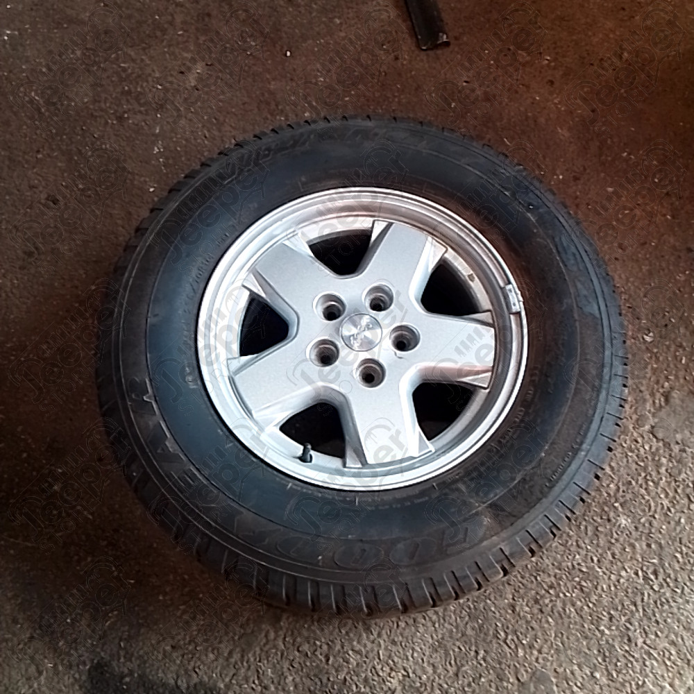 Occasion : Roue avec jante alu d'origine + pneu GOODYEAR Wrangler S4 en 235/70R16 pour Jeep TJ, XJ, ZJ, ZG