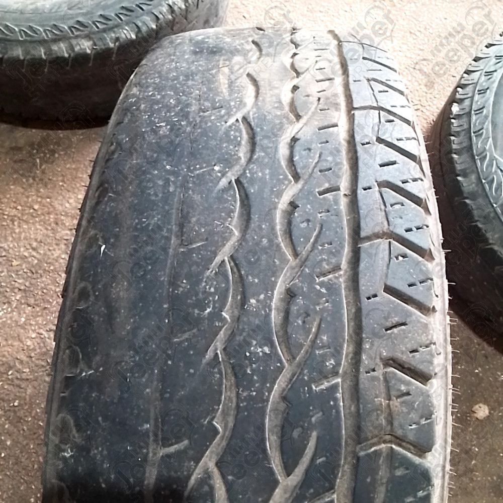 Occasion : Lot de 5 roues (jantes acier d'origine 8 trous) + pneus PATHFINDER Sport Sat en 265/75R16 + roue de secours pour Chevrolet Silverado 2500 HD 6.0L V8 Vortec - 2 portes