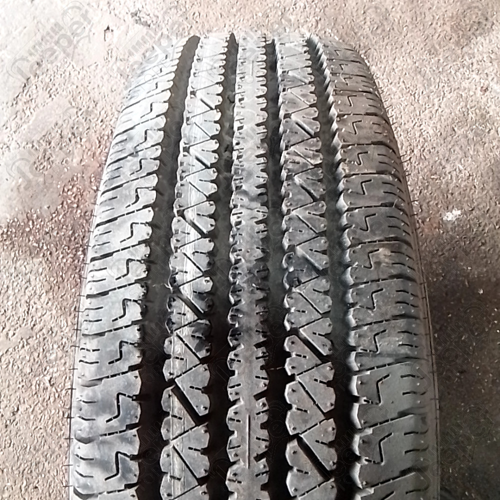 Occasion : Lot de 5 roues (jantes acier d'origine 8 trous) + pneus PATHFINDER Sport Sat en 265/75R16 + roue de secours pour Chevrolet Silverado 2500 HD 6.0L V8 Vortec - 2 portes