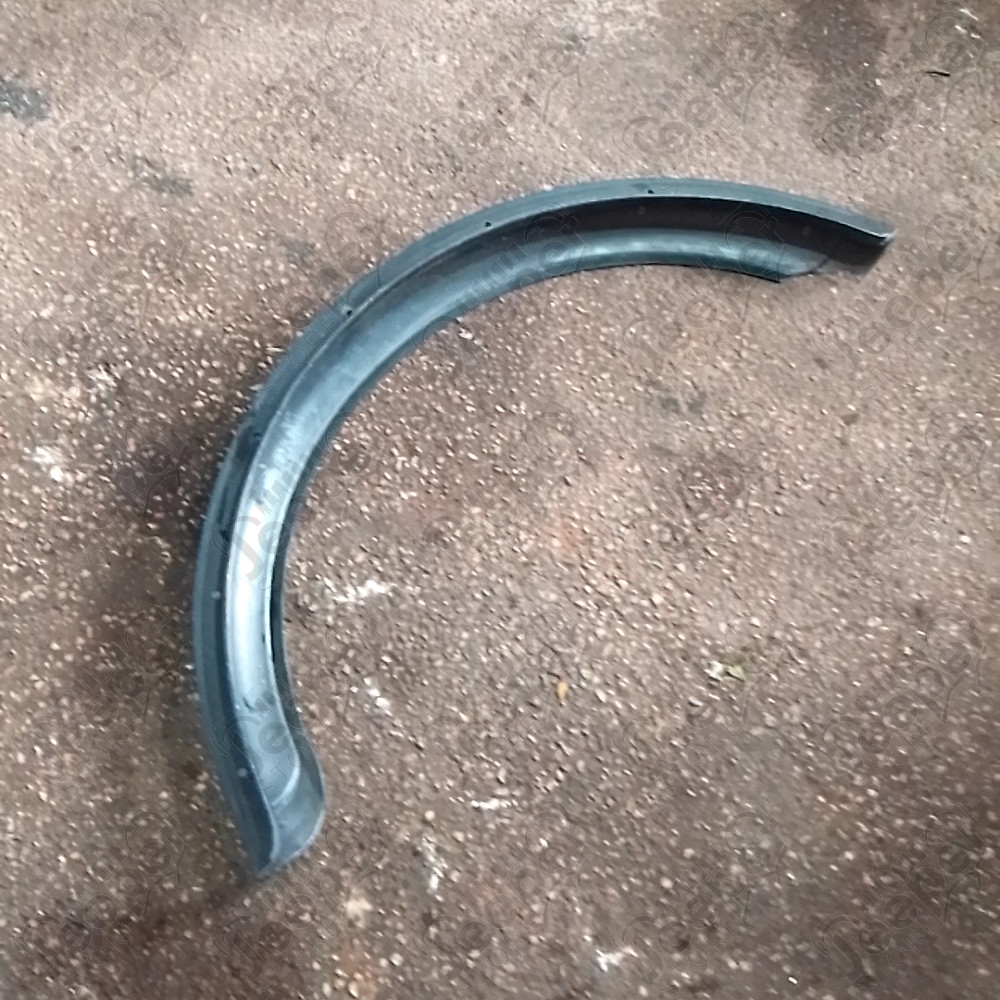 Occasion : Elargisseur d'aile arrière gauche noir (cassé) pour Jeep CJ7