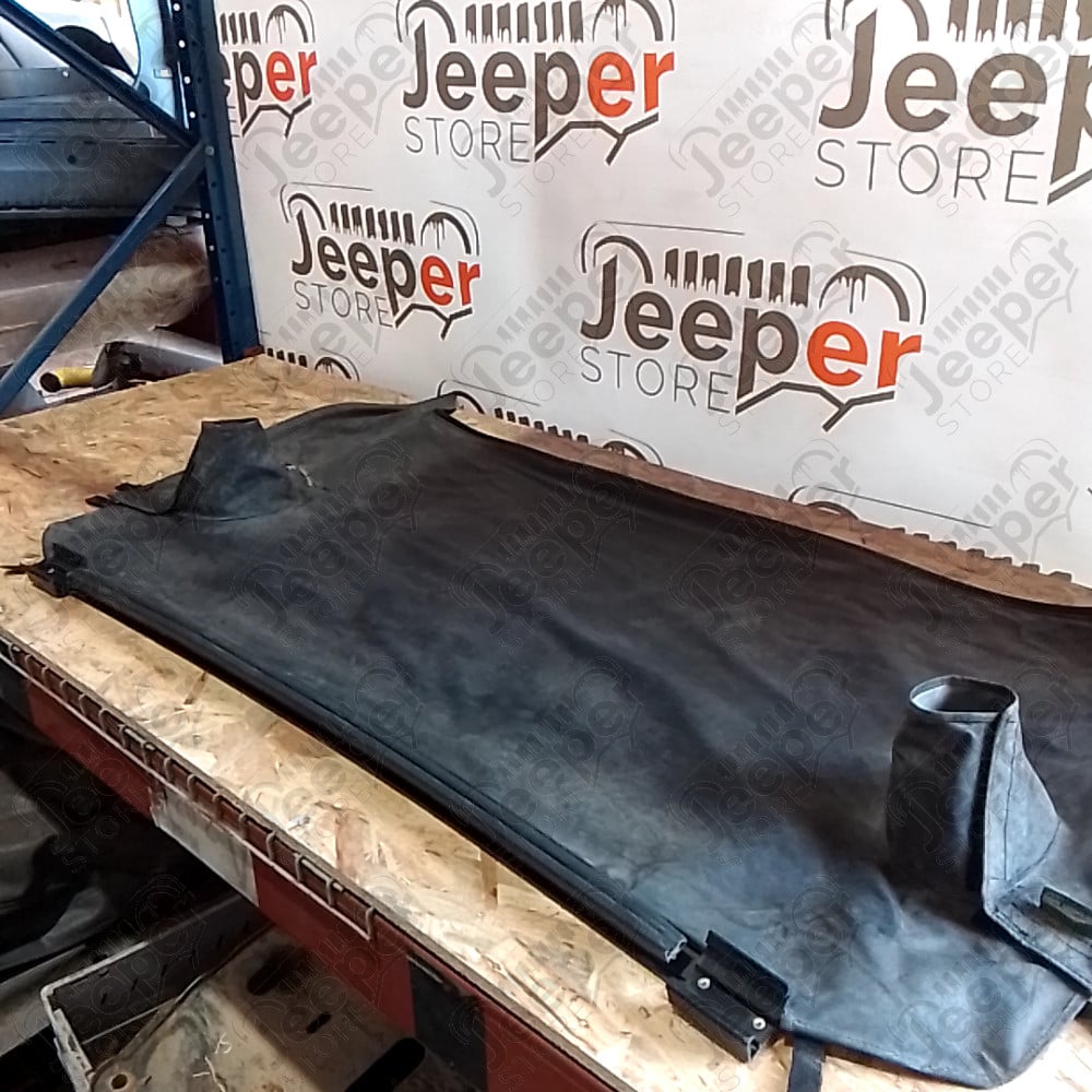 Occasion : Duster avec baguette coffre couvre plateau noir Bestop (déchirure) pour Jeep Wrangler YJ