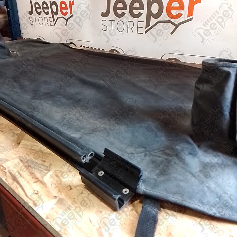 Occasion : Duster avec baguette coffre couvre plateau noir Bestop (déchirure) pour Jeep Wrangler YJ