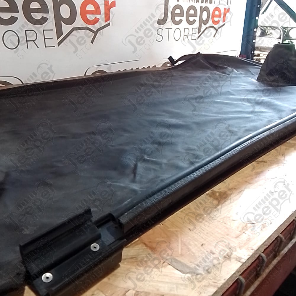 Occasion : Duster avec baguette coffre couvre plateau noir Bestop (déchirure) pour Jeep Wrangler YJ