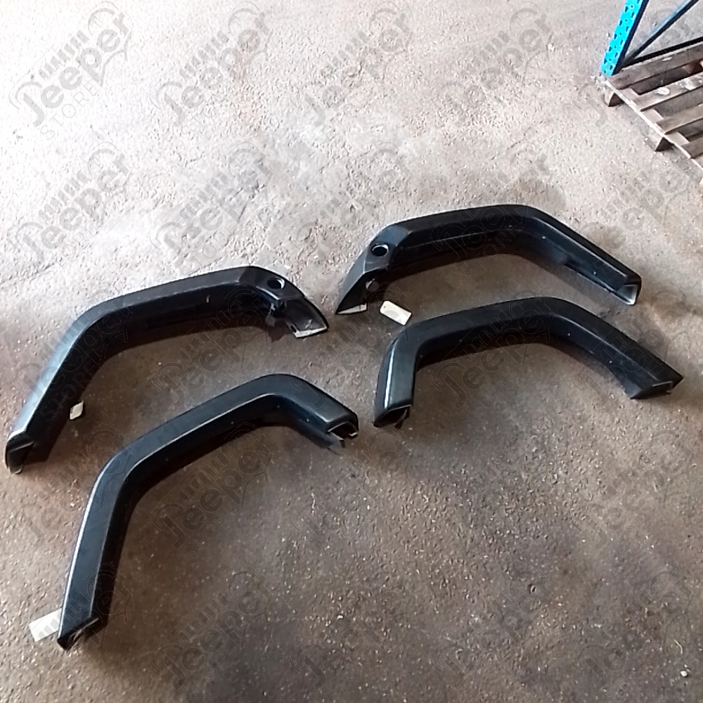 Occasion : Lot de 4 elargisseurs d'aile (2 avant + 2 arrière) noirs en plastique/fibre pour Jeep Wrangler JK