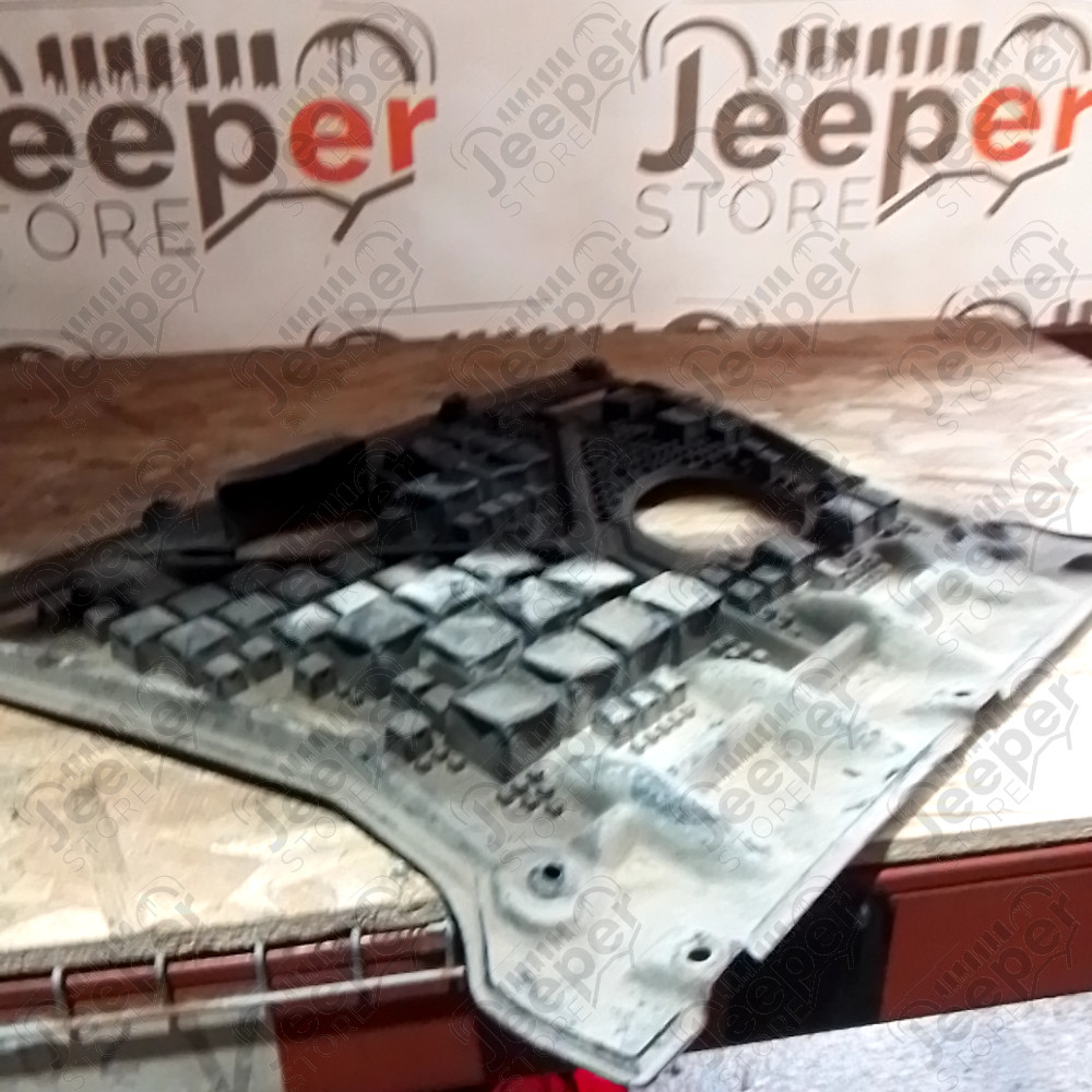 Occasion : Plaque de protection en plastique moteur pour essieu avant (?) pour Jeep divers