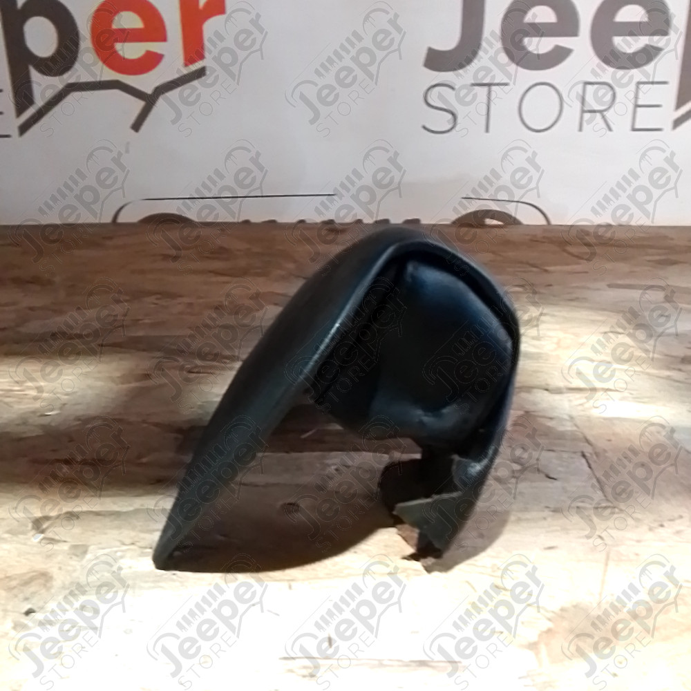 Occasion : Cache cuir et plastique pour charnière de siège conducteur pour Cadillac Seville STS 4.6L V8 - 32 soupapes - 4 portes - Boite automatique 4 rapports