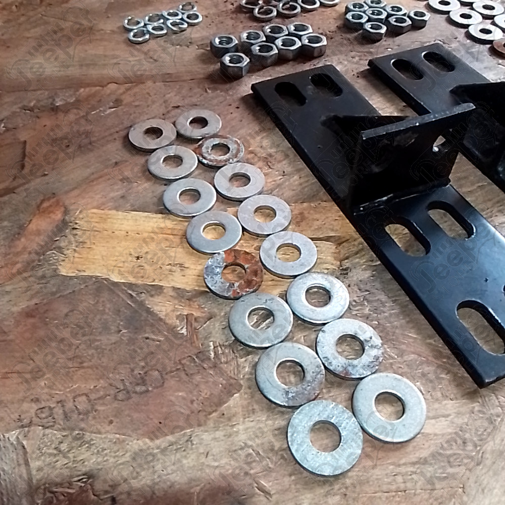 Occasion : Lot de 2 supports métalliques pour pare chocs arrière noirs (avec visserie) pour Jeep YJ, TJ