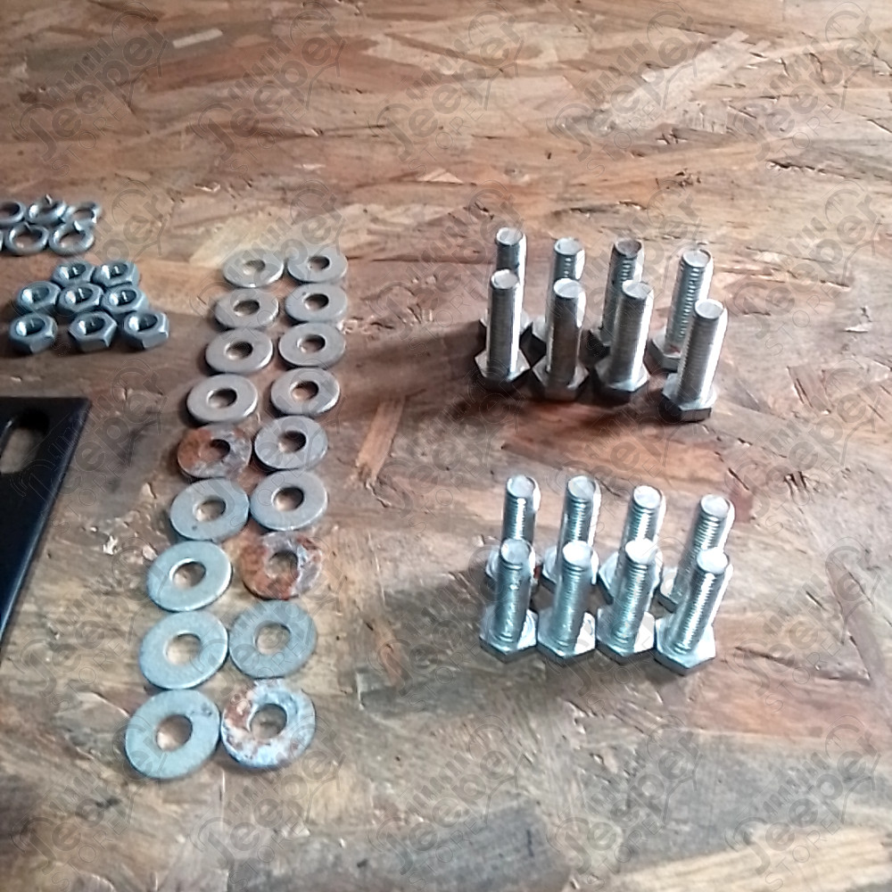Occasion : Lot de 2 supports métalliques pour pare chocs arrière noirs (avec visserie) pour Jeep YJ, TJ