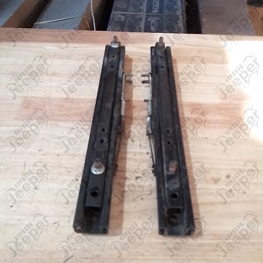 Occasion : Lot de 2 glissières de siège (incomplet) pour Jeep CJ7, YJ