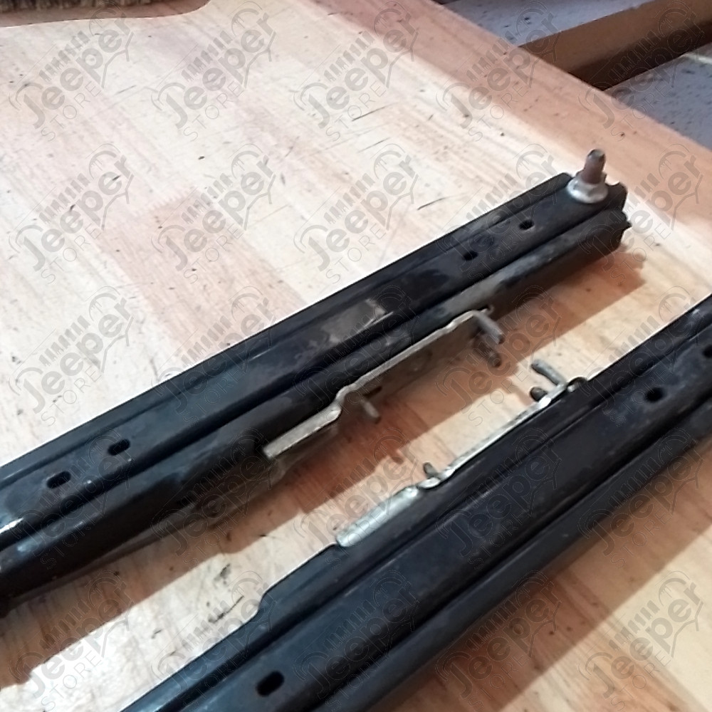 Occasion : Lot de 2 glissières de siège (incomplet) pour Jeep CJ7, YJ
