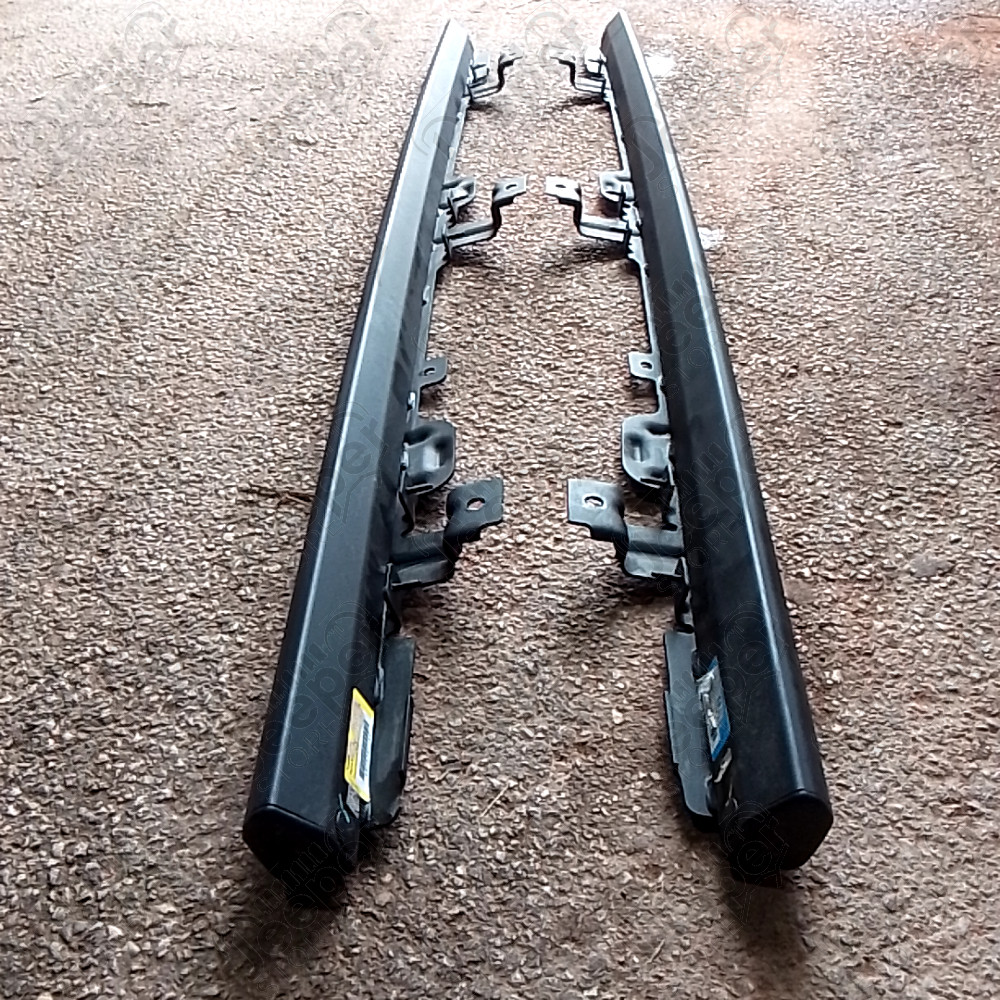 Occasion : Lot de 2 protections de bas de caisse d'origine noirs pour Jeep Wrangler JL