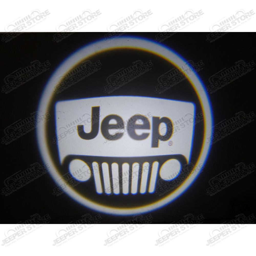 Eclairage Jeep avec LED Soyez à la mode et à la dernière technologie, fixer la LED sous votre porte, (la scie cloche et vendu avec), branchez les 2 fils sur le contacteur de porte et dès que vous ouvrez la porte le logo Jeep apparait au sol !!! La classe