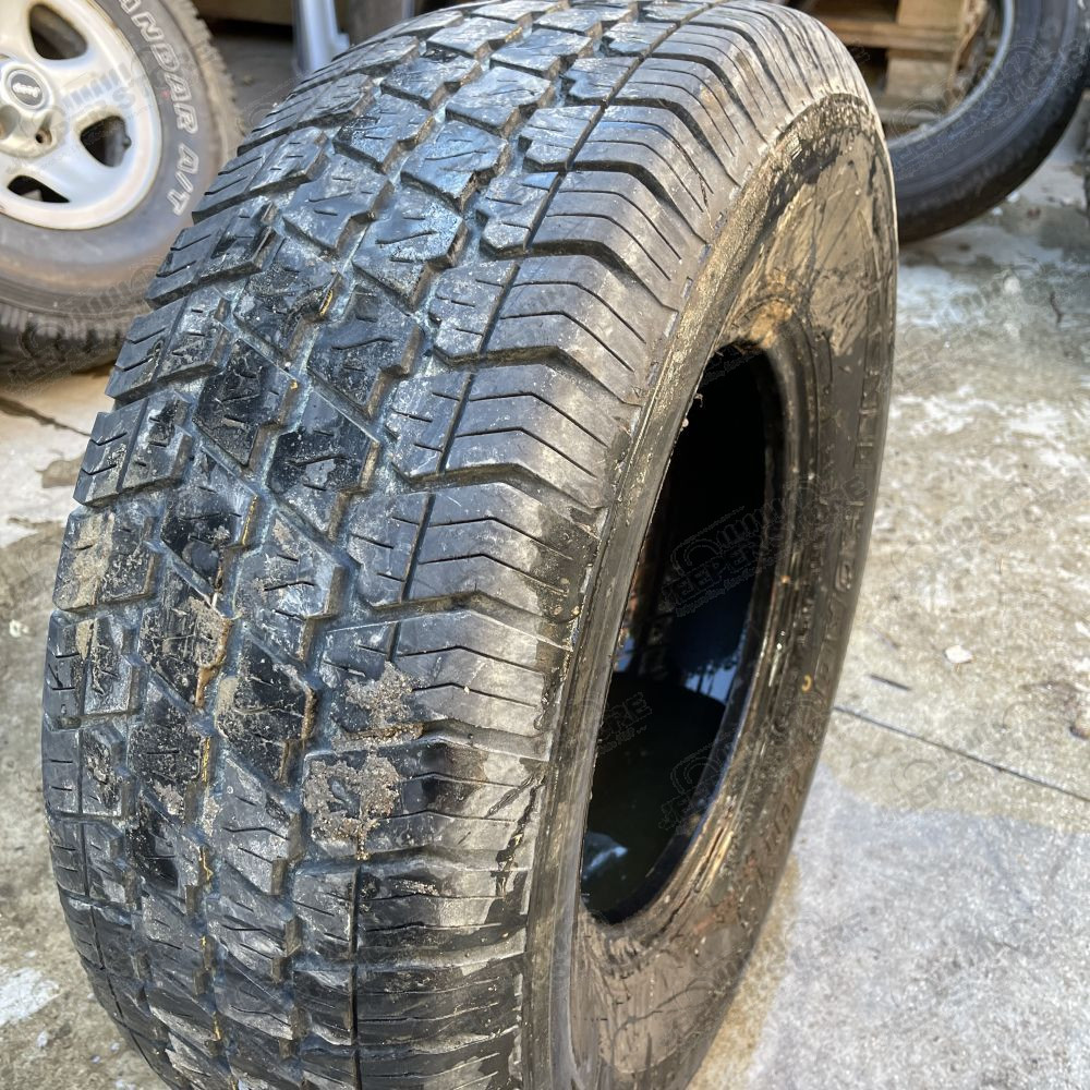 Occasion : 1 pneu Roadstone Radial AT 265/70R15 (compatibilité : voir description)