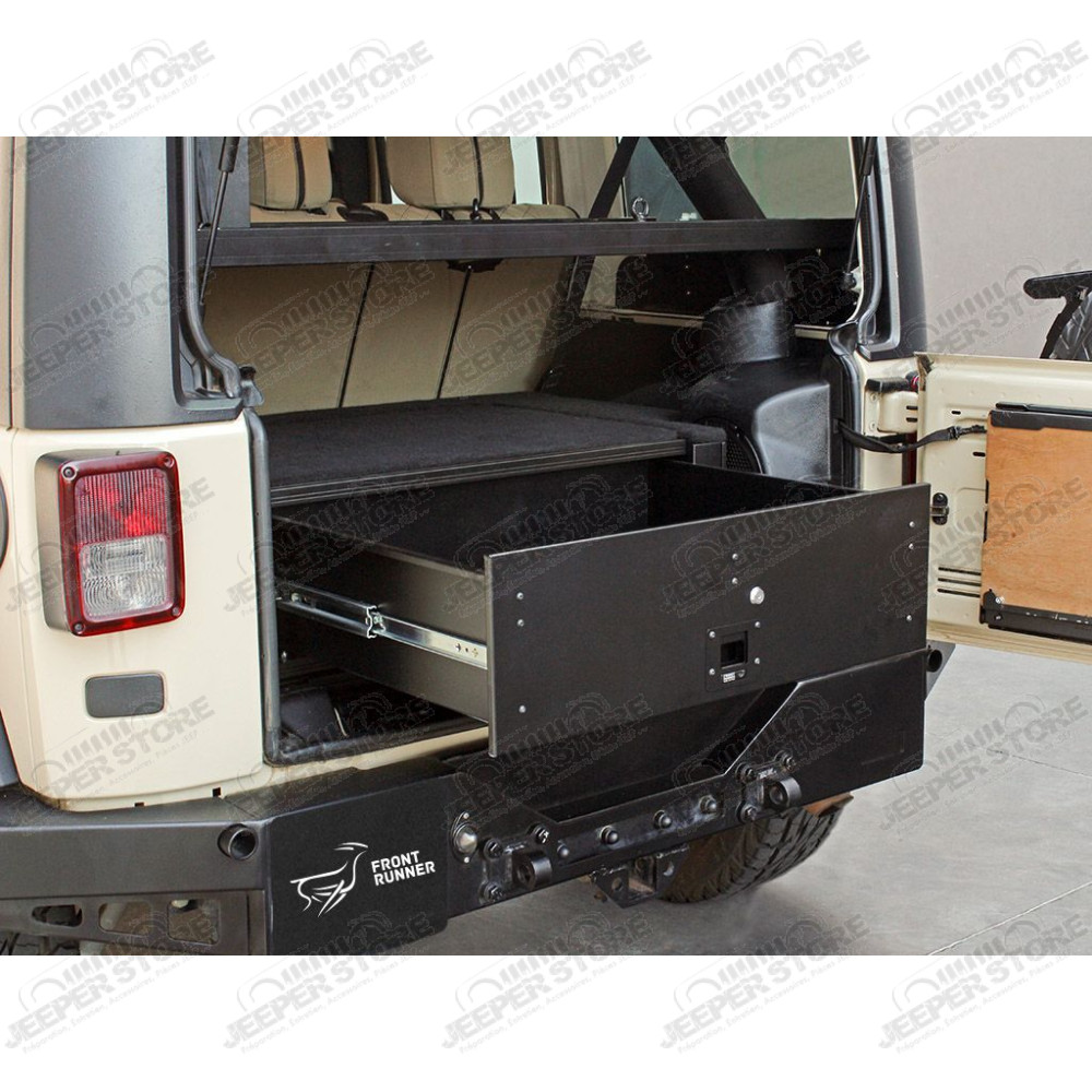 Rangement de coffre tiroir pour Jeep Wrangler JK Unlimited (4 portes) Le rangement de votre équipement et vos objets de valeur devient une évidence. Le tiroir a spécialement été conçu pour une Jeep Wrangler (JKU) 4-portes. Il cache le contenu des regar