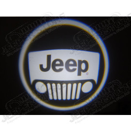 Eclairage Jeep avec LED Soyez à la mode et à la dernière technologie, fixer la LED sous votre porte, (la scie cloche et vendu avec), branchez les 2 fils sur le contacteur de porte et dès que vous ouvrez la porte le logo Jeep apparait au sol !!! La classe