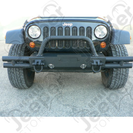 Pare chocs avant en acier avec double tubes pour Jeep Wrangler JK (avec porte treuil et plaque de fermeture) NON COMPATIBLE AVEC LES PARE CHOCS RUGGED RIDGE. 