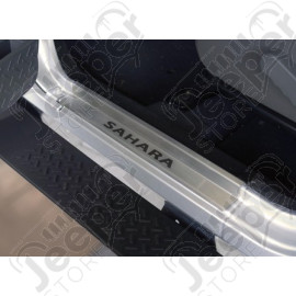 Kit de 2 protections de seuils en acier inox de portes avant (avec 2 autocollants SAHARA) Jeep Wrangler JK (2 ou 4 portes)