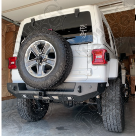 Pare-chocs arrière en acier FLJ Offroad "IRONFORCE" avec attelage carré US, LED intégrées et 2 manilles pour Jeep Wrangler JL et Wrangler JL Unlmited.