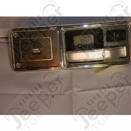 Poignée complète avec boutons coté arrière droit d'occasion (4 portes) Cherokee XJ Limited