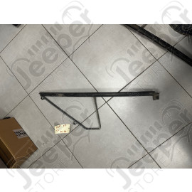 À repeindre, présence de traces de rouille superficielles, sans perforation.