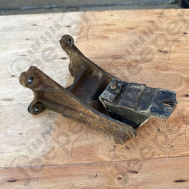 Occasion : Fixation de support moteur gauche 2.5L mono point pour Jeep Wrangler YJ (1987-1991)