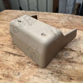 Occasion : Plastique intérieur beige (enjoliveur) siège côté conducteur pour MJ, XJ (1984-1993)