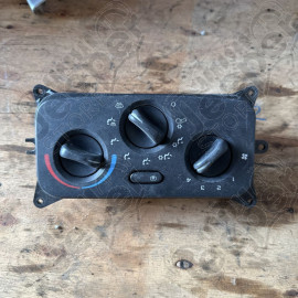 Occasion : Bouton tableau de bord pour Jeep Cherokee Liberty KJ (2002-2003)