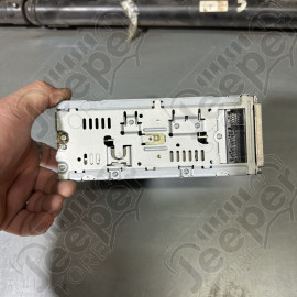 Occasion : Autoradio origine (sans code) pour Jeep Cherokee Liberty KJ (2002-2007)