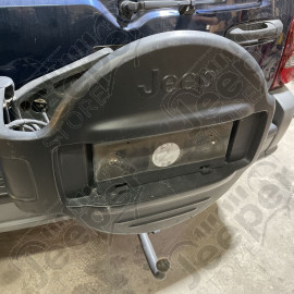 Occasion : Cache de roue de secours d’origine pivotant pour Jeep Cherokee Liberty KJ (2002-2007)