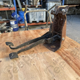 Occasion : Pédalier frein et embrayage pour Jeep Wrangler YJ (1987-1995)