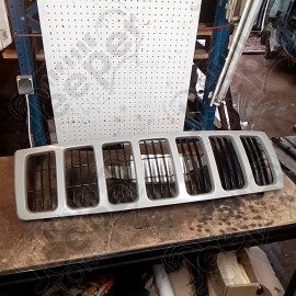 Occasion : Calandre grise pour Jeep Grand Cherokee WH, WK