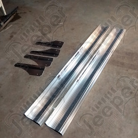 Occasion : Kit de plateaux de marche pied en aluminium avec bande anti dérapante + kit de bavettes pour Jeep divers